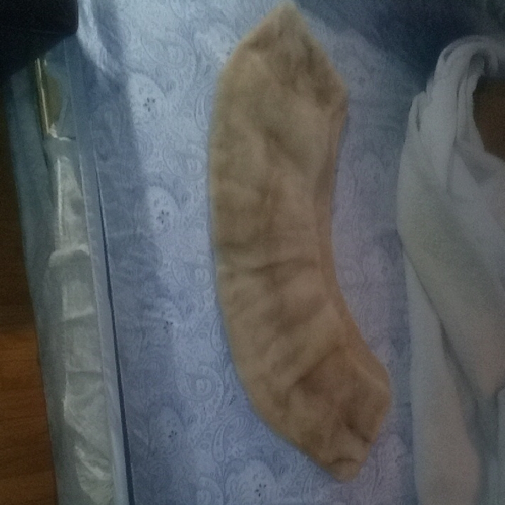 Tan Fur Stole, I'm Almost Positive It Is Fox. There Are No Tags
